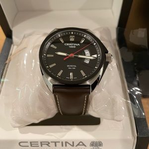 Cortina DS Royal Quartz wristwatch